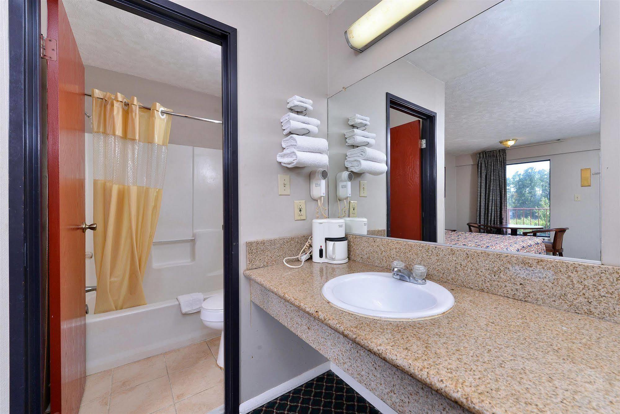 Americas Best Value Inn - Augusta / South Екстериор снимка